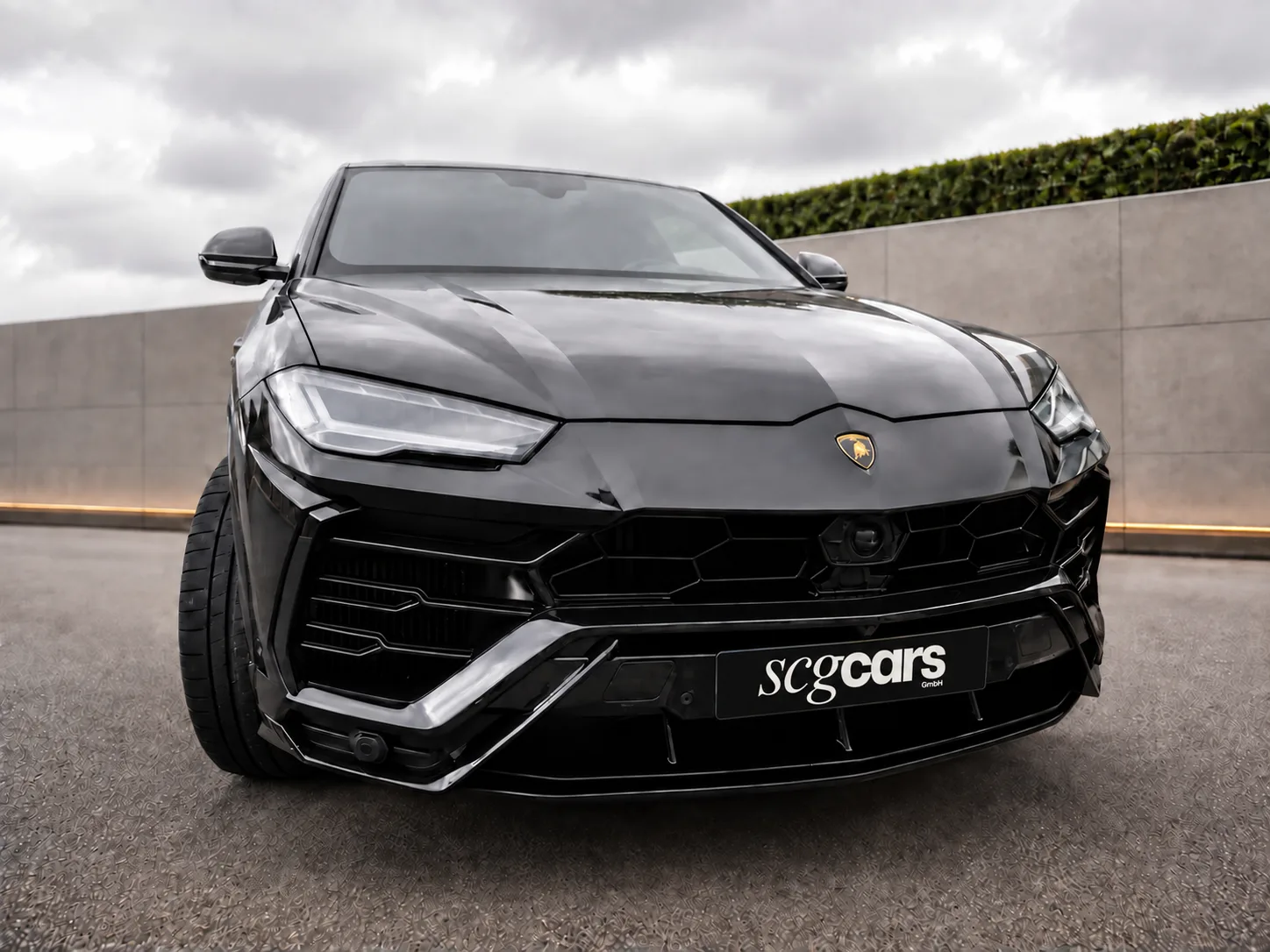 Lamborghini Urus Full Black — frontal