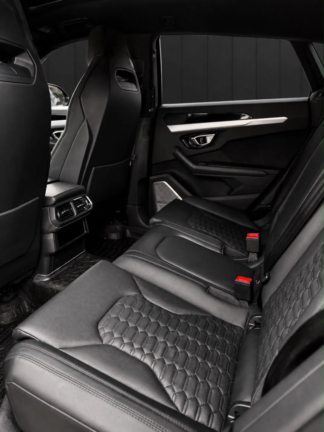 Lamborghini Urus — asientos traseros en cuero negro